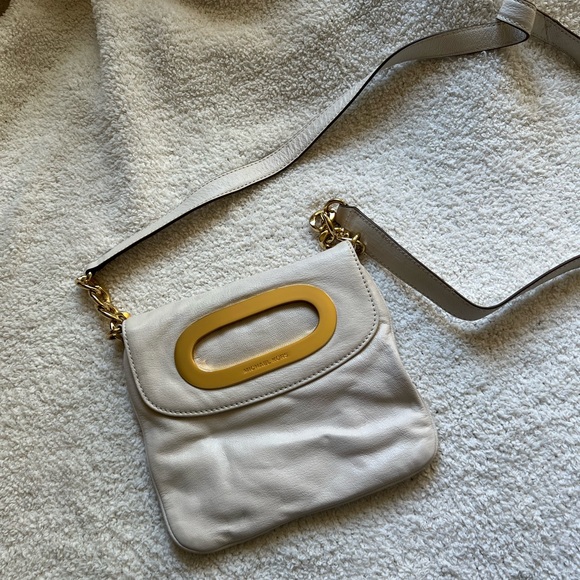 Michael Kors Off White Leather Cut Out Flap Shoulder Bag - Picture 2 of 14